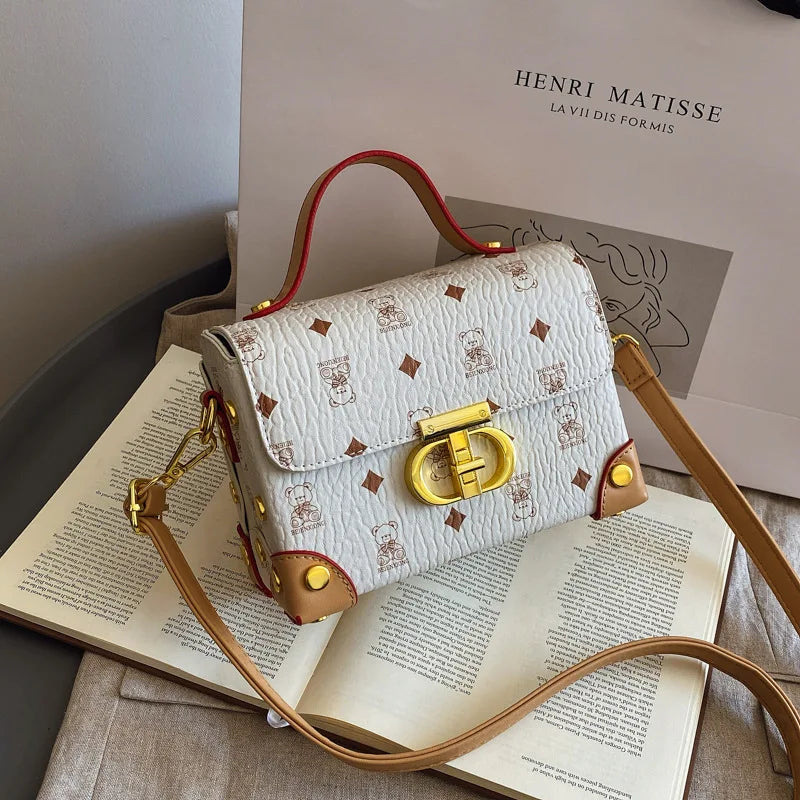 Bolsa quadrada pequena de alta qualidade, uma bolsa versátil de ombro único, uma bolsa crossbody, uma bolsa de caixa versátil para mulheres