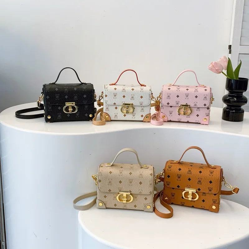 Bolsa quadrada pequena de alta qualidade, uma bolsa versátil de ombro único, uma bolsa crossbody, uma bolsa de caixa versátil para mulheres