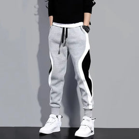 Calça Moleton Masculina com patchwork esportivo